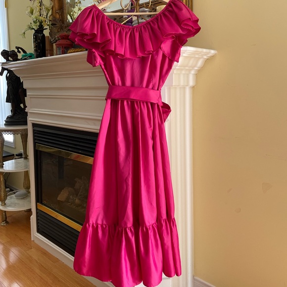 Memories ruffle Vintage Dress From Fairweather CAD 1595 Neon pink Colour Size S - Picture 5 of 13